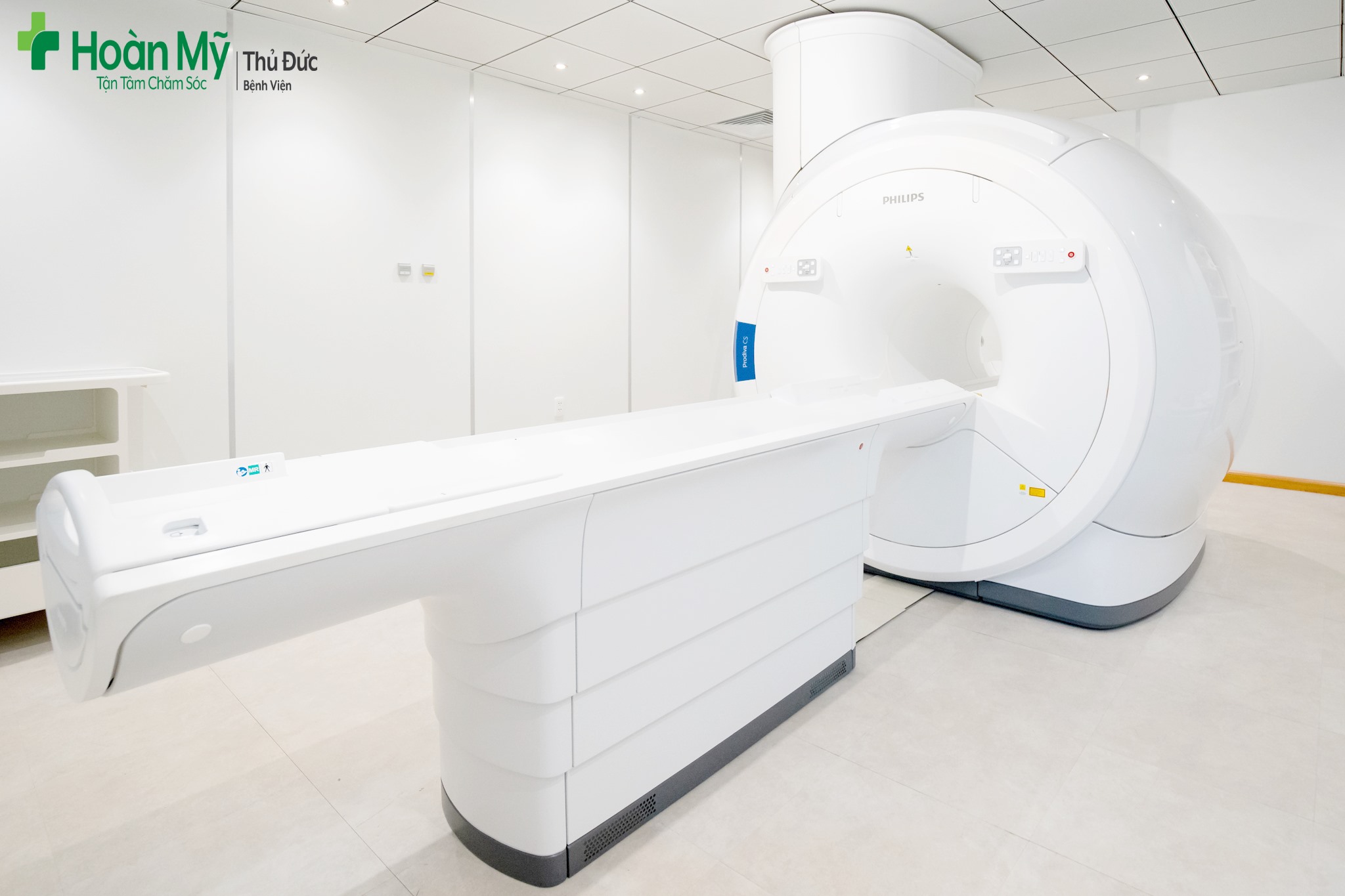 Bệnh viện Ung bướu Bắc Giang mua hệ thống chụp cộng hưởng từ (MRI) có giá cao hơn nơi khác 7,2 tỷ đồng - ảnh 2